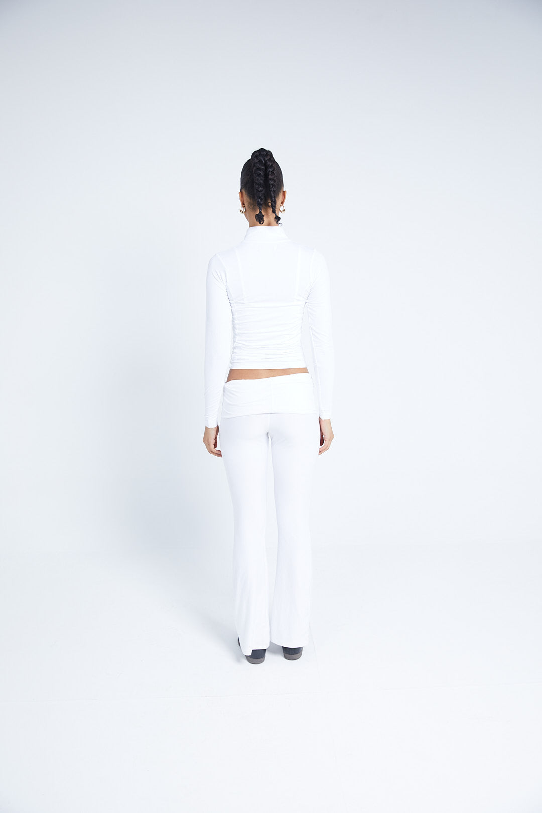 SCULPT YOGA PANTS IN WHITE